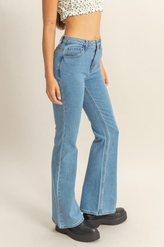 High waisted- flared jeans